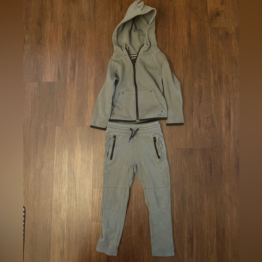 GapFit Toddler Fit Tech Hoodie & Jogger Set Dino Scale Appliques 4Y‎